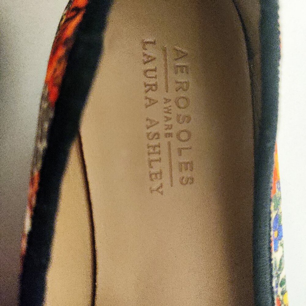 AEROSOLES Women’s Flowery Velvet Padded Comfort Size 8 - Picture 6 of 6